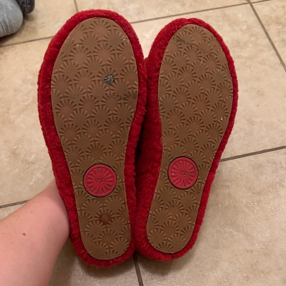 UGG Red Cozy Slippers - Picture 3 of 4